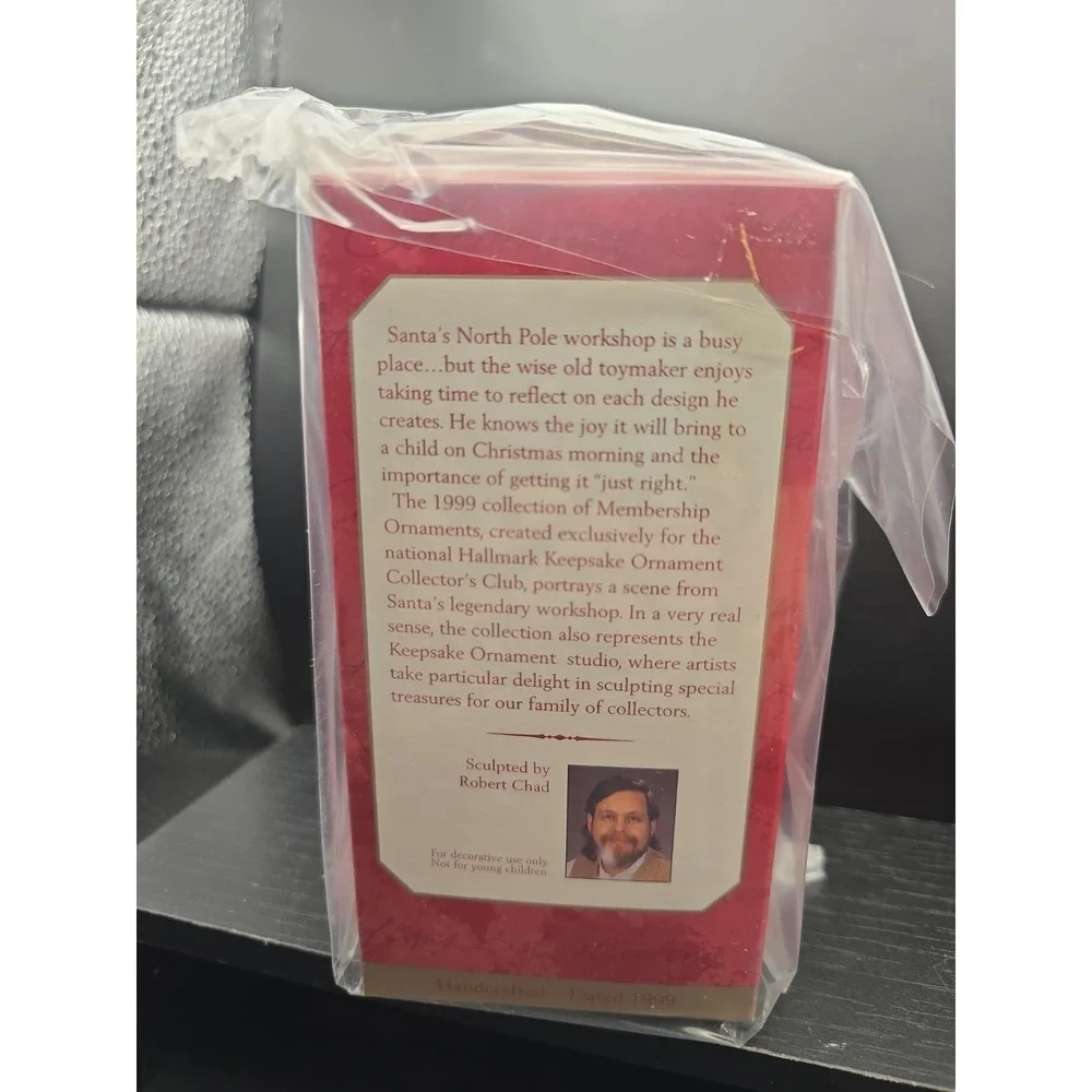 LN Vintage 1999 THE TOYMAKER'S GIFT Hallmark Keepsake Santa Claus Membership Orn